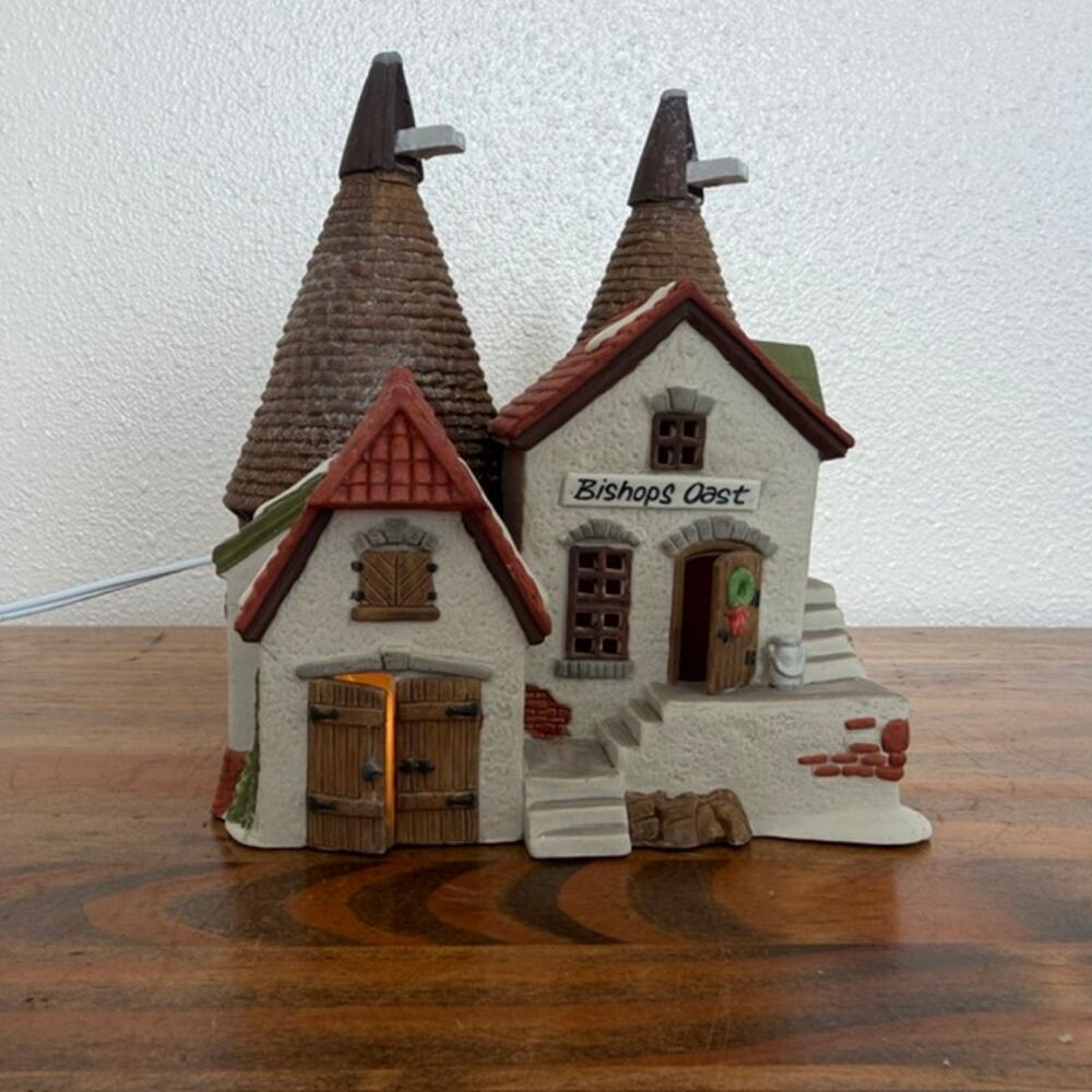 Dept 56 Dickens Village Series 1990 Bishops Oast House Christmas Village 55670